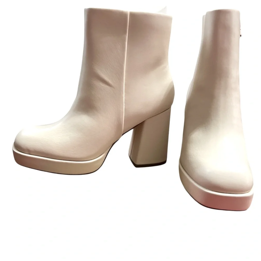 New in box Rialto Cream winter white Chunky Heel Boots Classic 7 1/2 - Picture 10 of 16